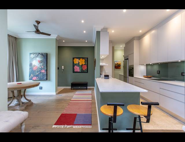 2 BEDROOM APARTMENT TO LET IN SEA POINT